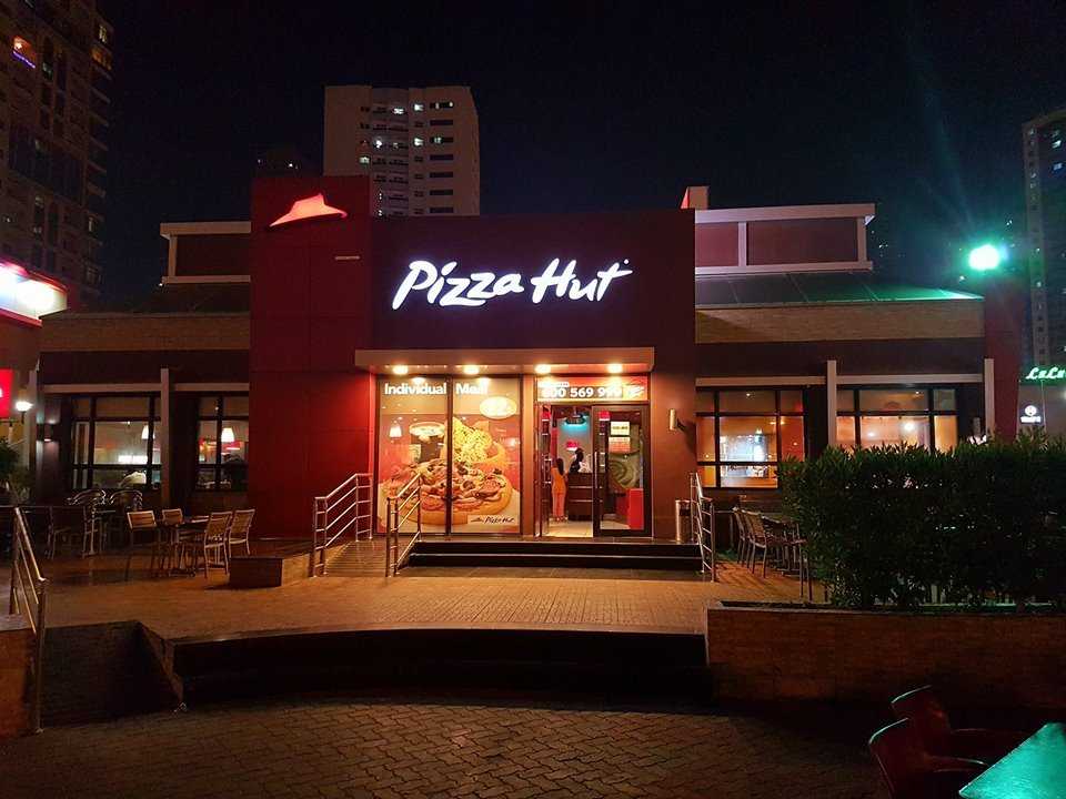 fast food restaurant Pizza Hut photo 2